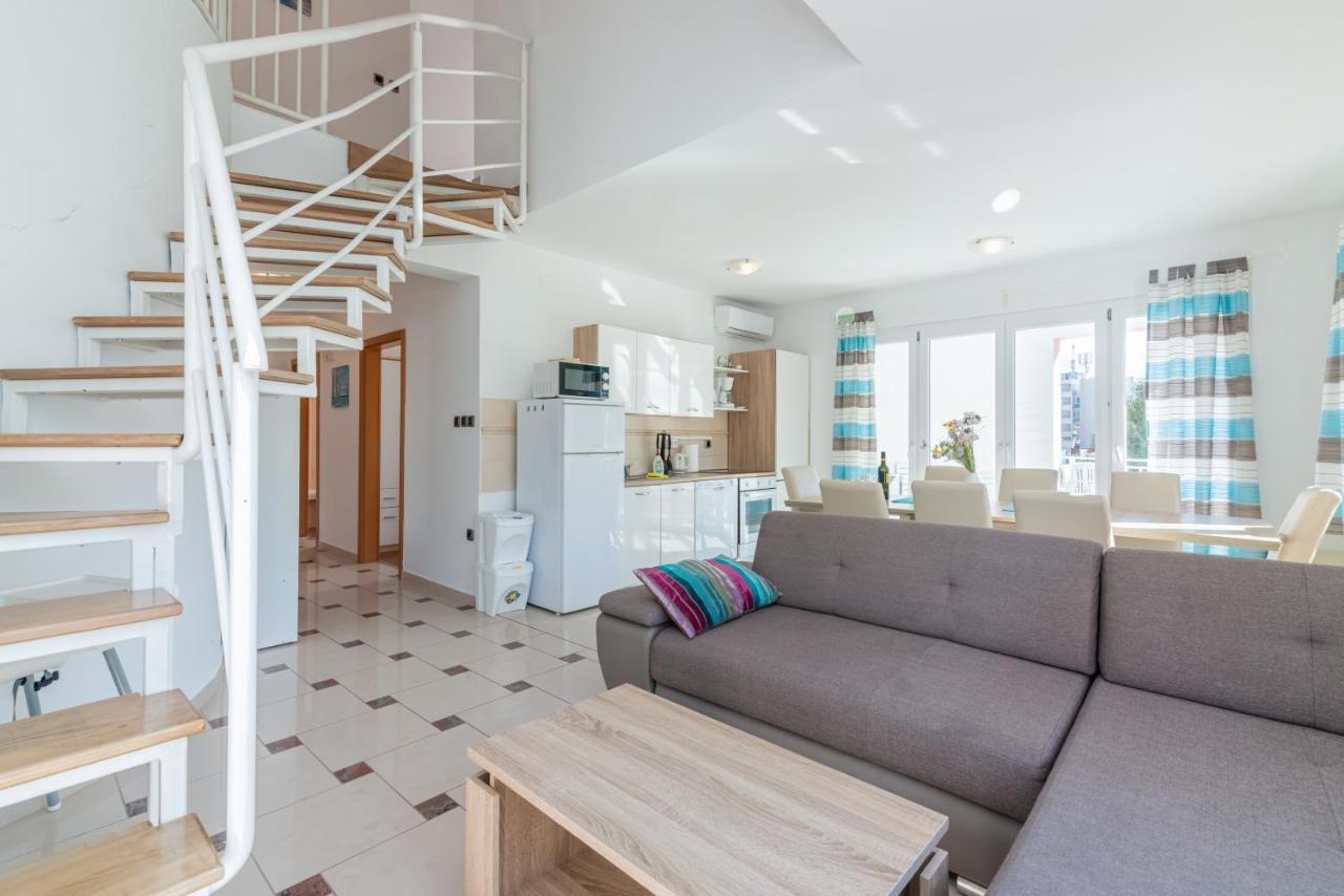 Beautiful Apartment Lovorka 6 , Baska, Krk Esterno foto