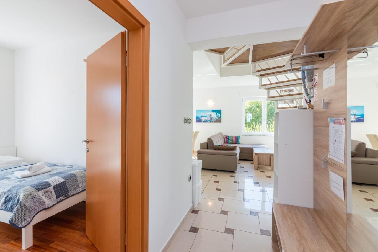 Beautiful Apartment Lovorka 6 , Baska, Krk Esterno foto