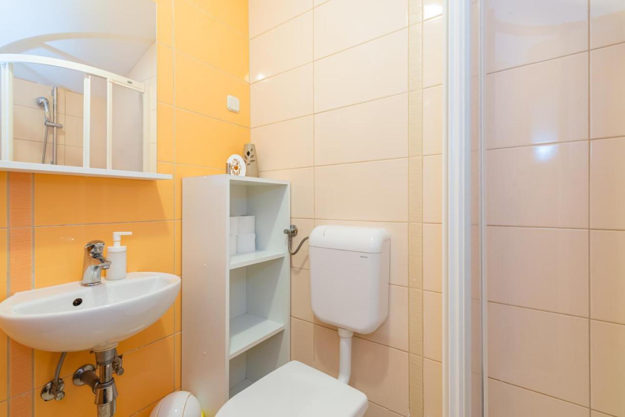 Beautiful Apartment Lovorka 6 , Baska, Krk Esterno foto