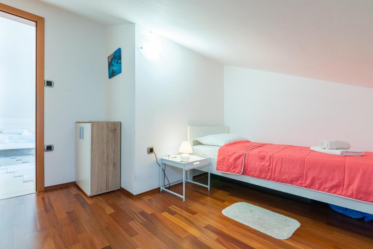 Beautiful Apartment Lovorka 6 , Baska, Krk Esterno foto