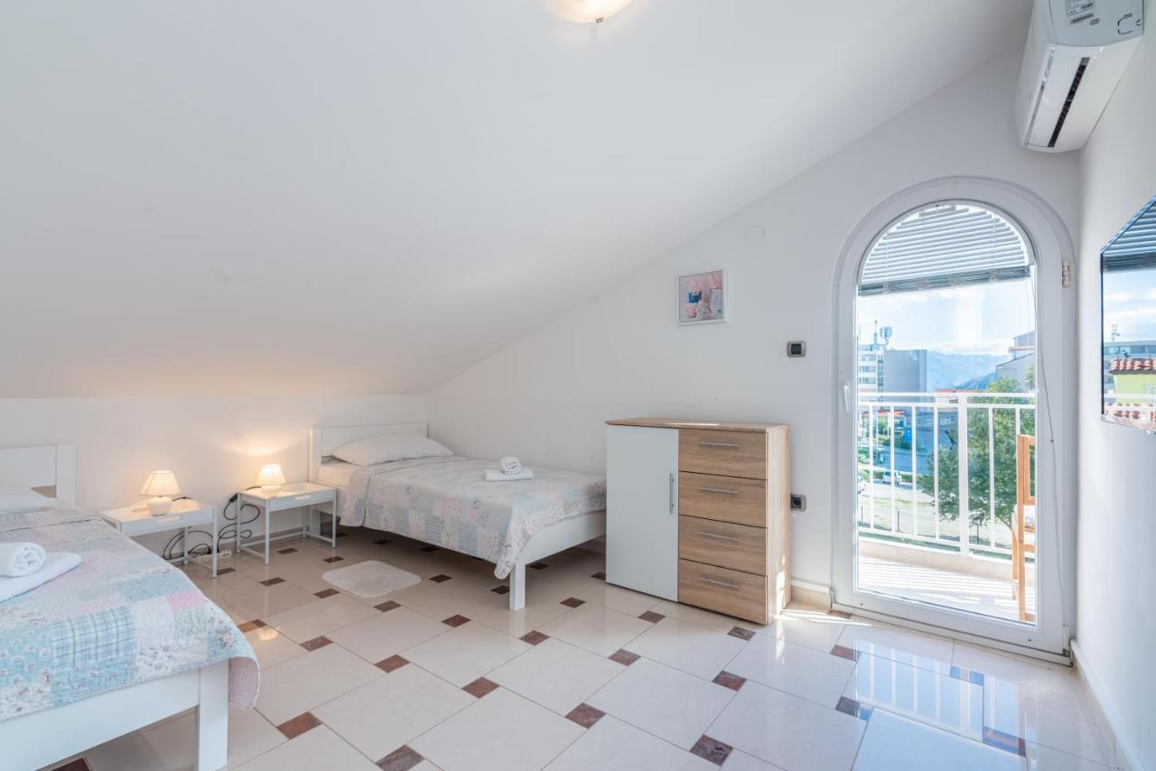 Beautiful Apartment Lovorka 6 , Baska, Krk Esterno foto