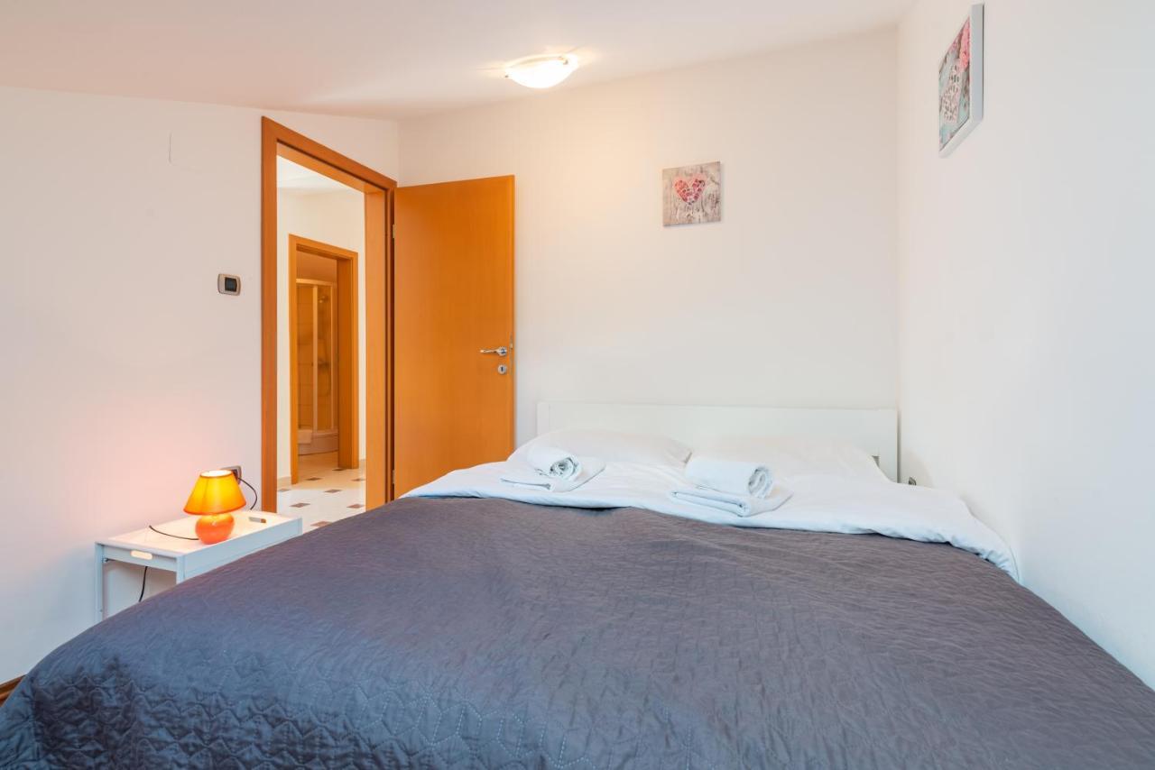 Beautiful Apartment Lovorka 6 , Baska, Krk Esterno foto